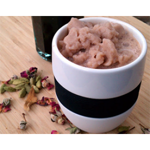 Ледяной кофе «Розовый латте с кардамоном»